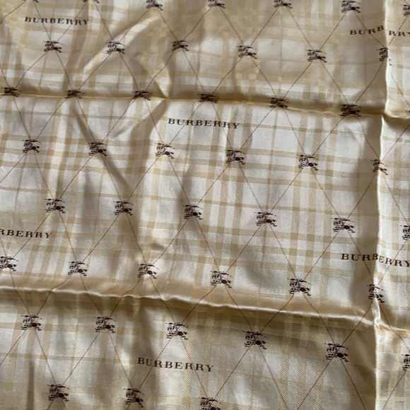 Burberry Checkered Scarf brandnew used store display #4 darker color in person - Picture 12 of 12